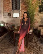 vêtement de plage moulant et transparent