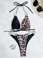 bikini tendance avec chaînes en métal